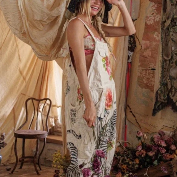 🔥🐅MAGNOLIA PEARL BIRCH FLORAL LOVE OVERALLS🐅🔥 - Picture 4 of 8